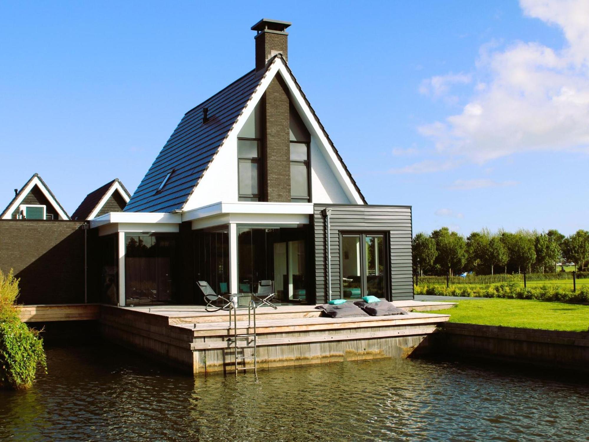 Peaceful Villa On The Water In Stavoren Exterior photo