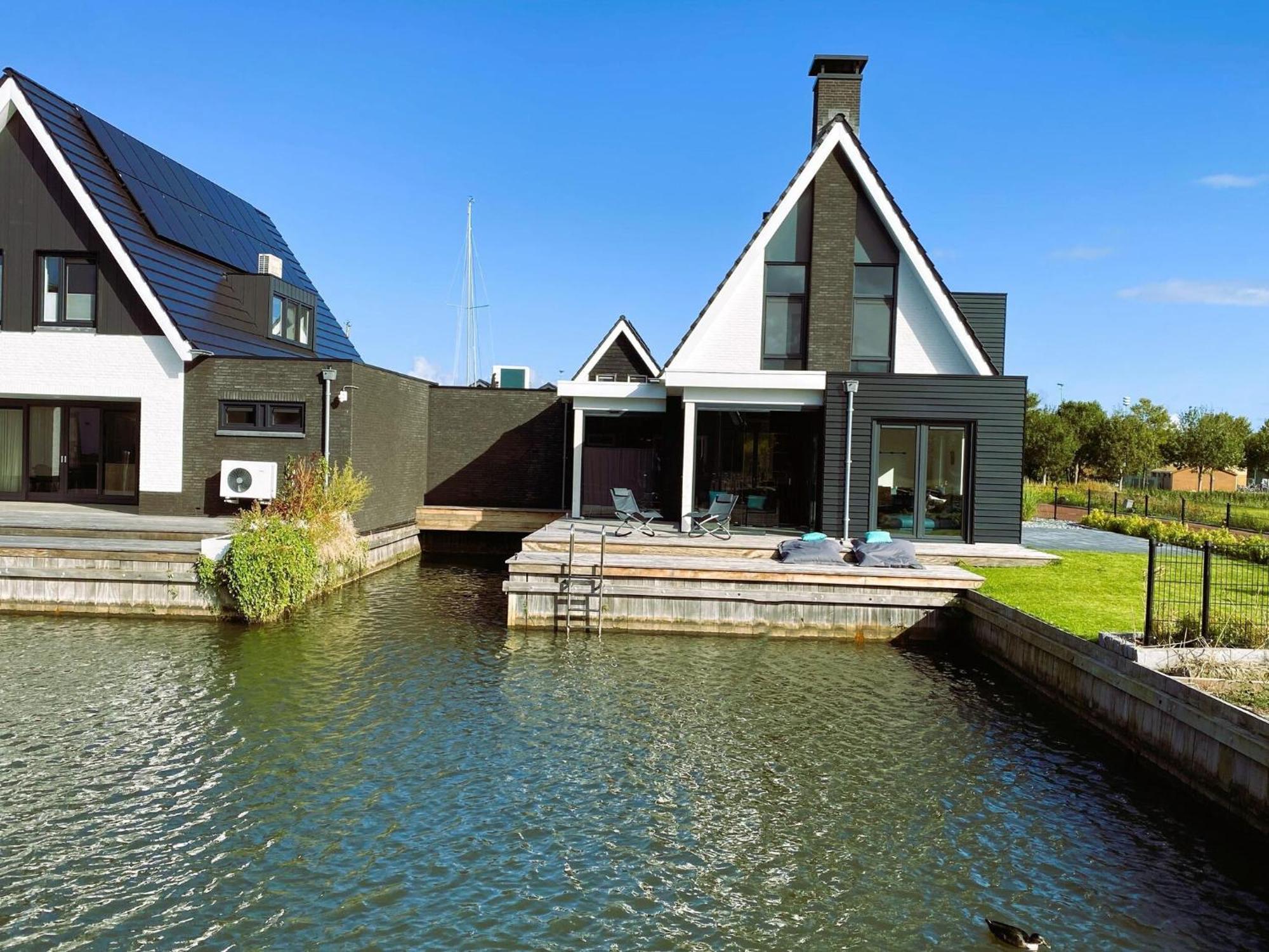 Peaceful Villa On The Water In Stavoren Exterior photo